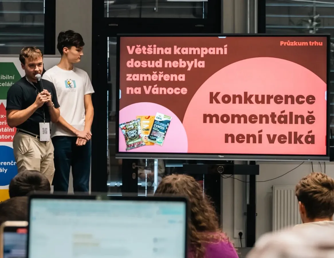 Ondřej presenting a slide to the jury